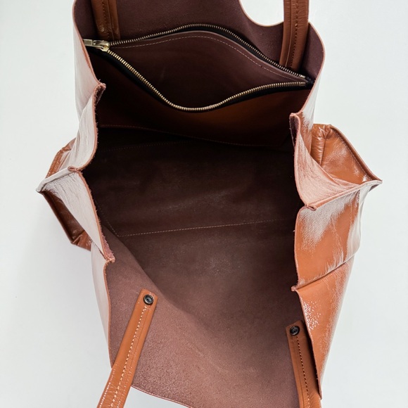 Ampersand As Apostrophe Brown Shiny Patent Leather Tote Bag - Picture 10 of 10